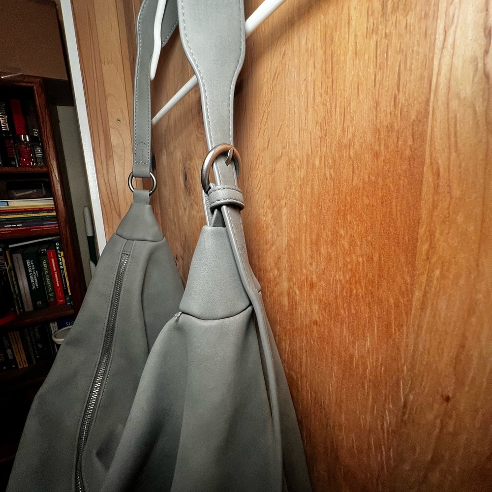 Universal Threads Slouchy Sling Handbag - Picture 4 of 8